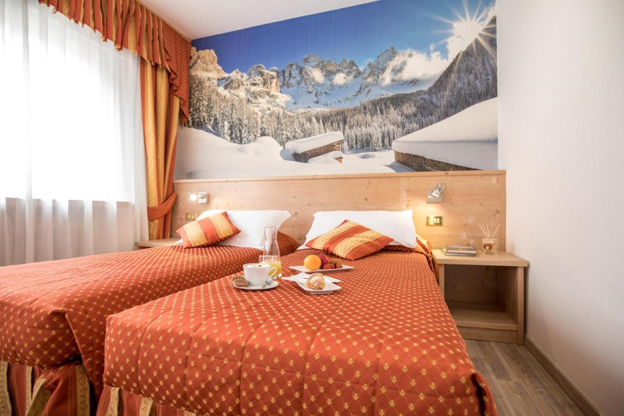 Hotel Touring Predazzo Exteriör bild