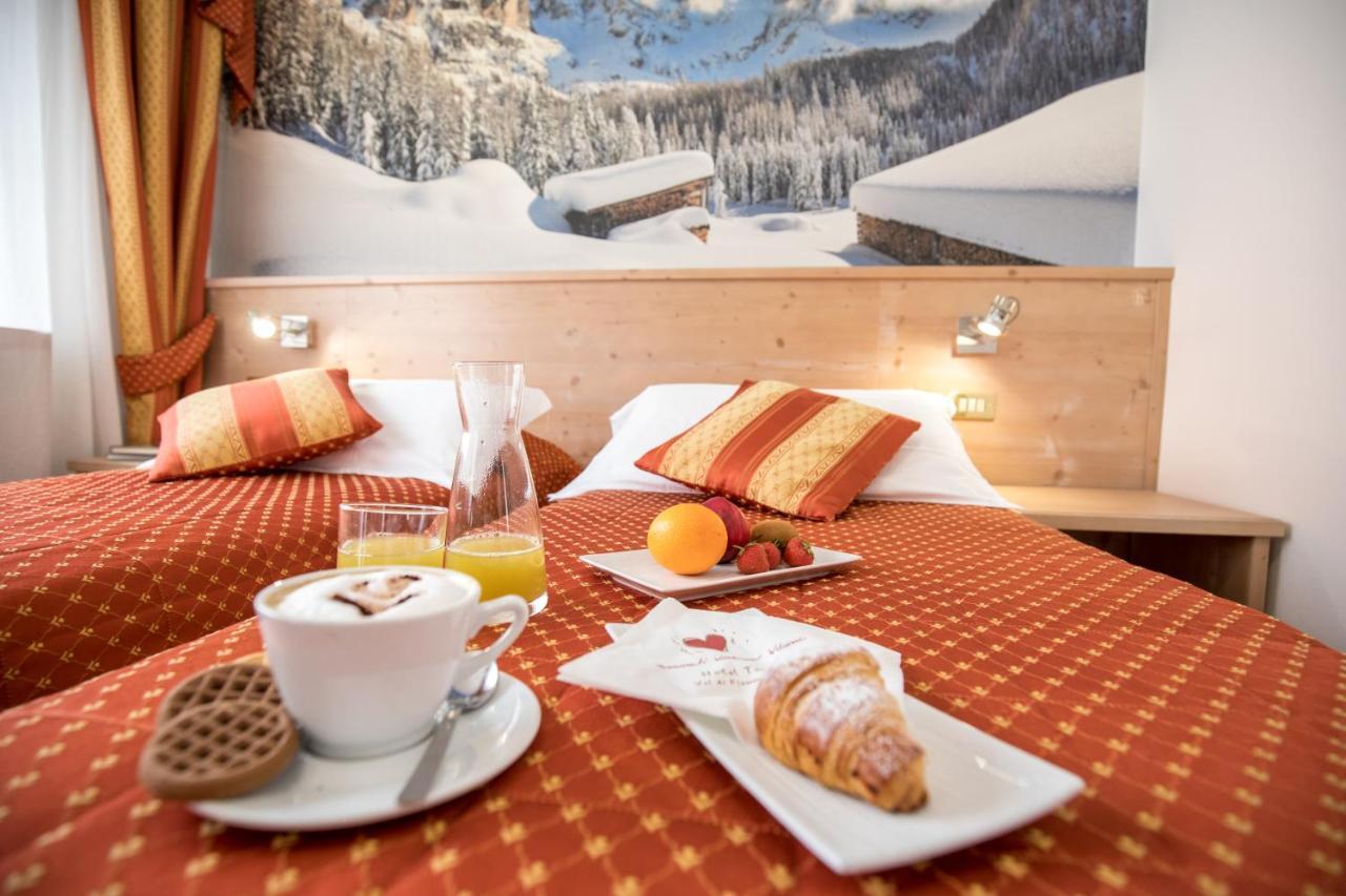 Hotel Touring Predazzo Exteriör bild