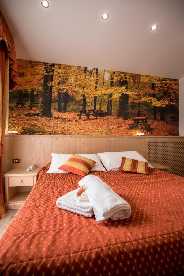 Hotel Touring Predazzo Exteriör bild