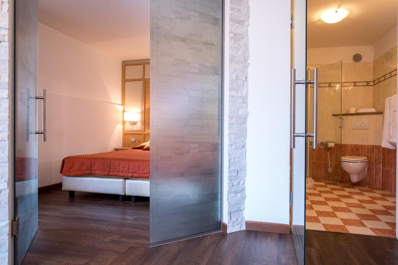 Hotel Touring Predazzo Exteriör bild