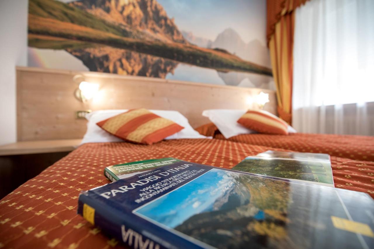 Hotel Touring Predazzo Exteriör bild