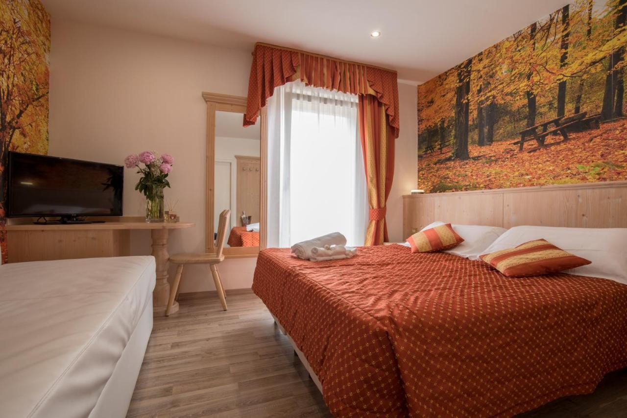 Hotel Touring Predazzo Exteriör bild