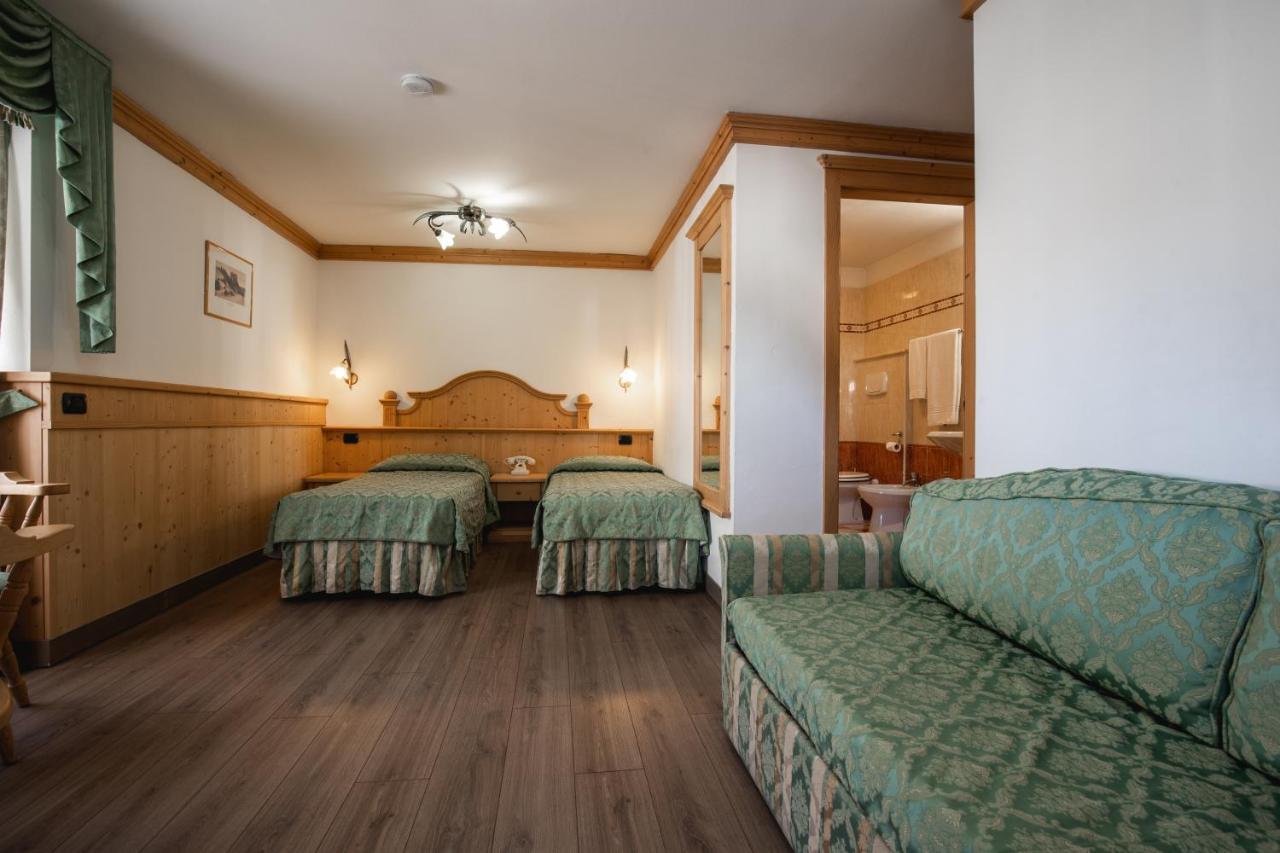 Hotel Touring Predazzo Exteriör bild