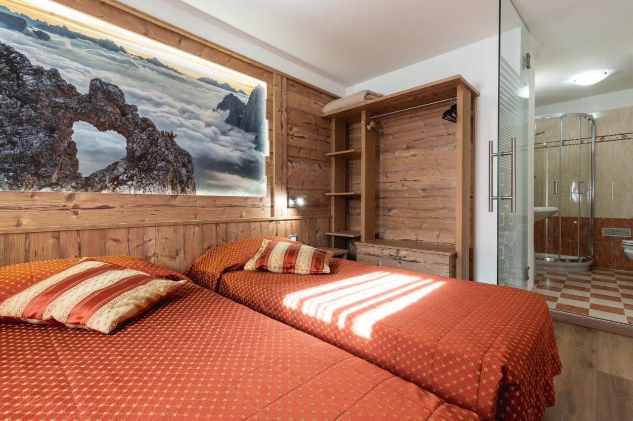 Hotel Touring Predazzo Exteriör bild