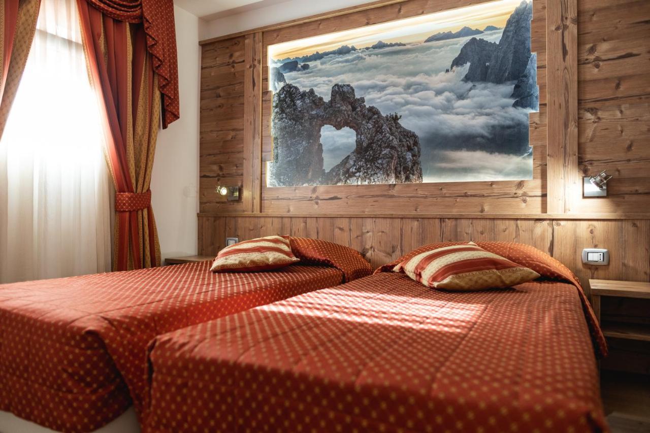 Hotel Touring Predazzo Exteriör bild