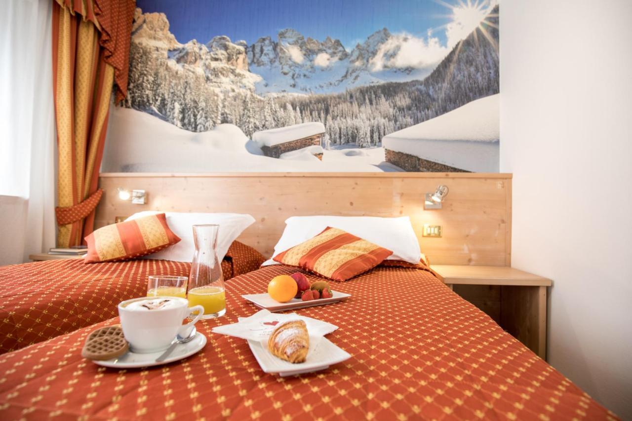 Hotel Touring Predazzo Exteriör bild