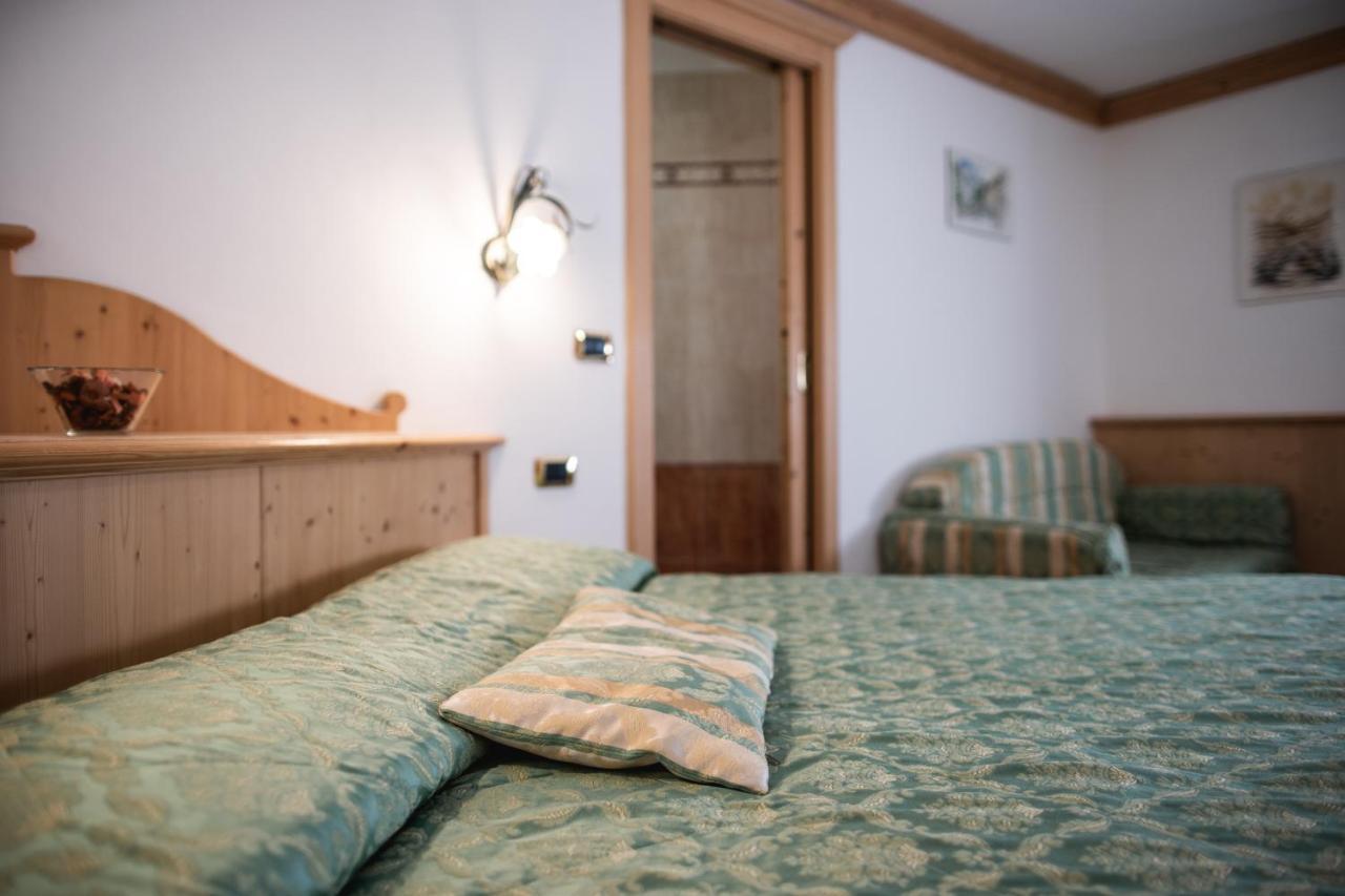 Hotel Touring Predazzo Exteriör bild