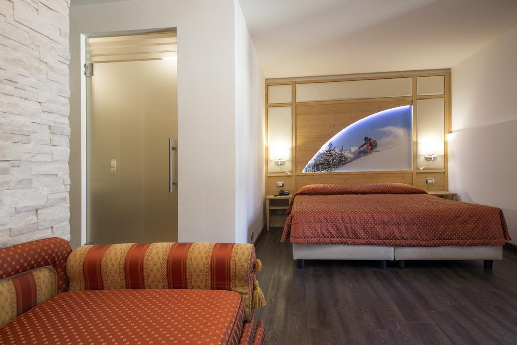 Hotel Touring Predazzo Exteriör bild