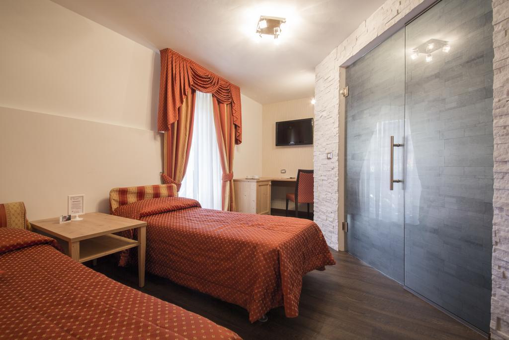 Hotel Touring Predazzo Rum bild