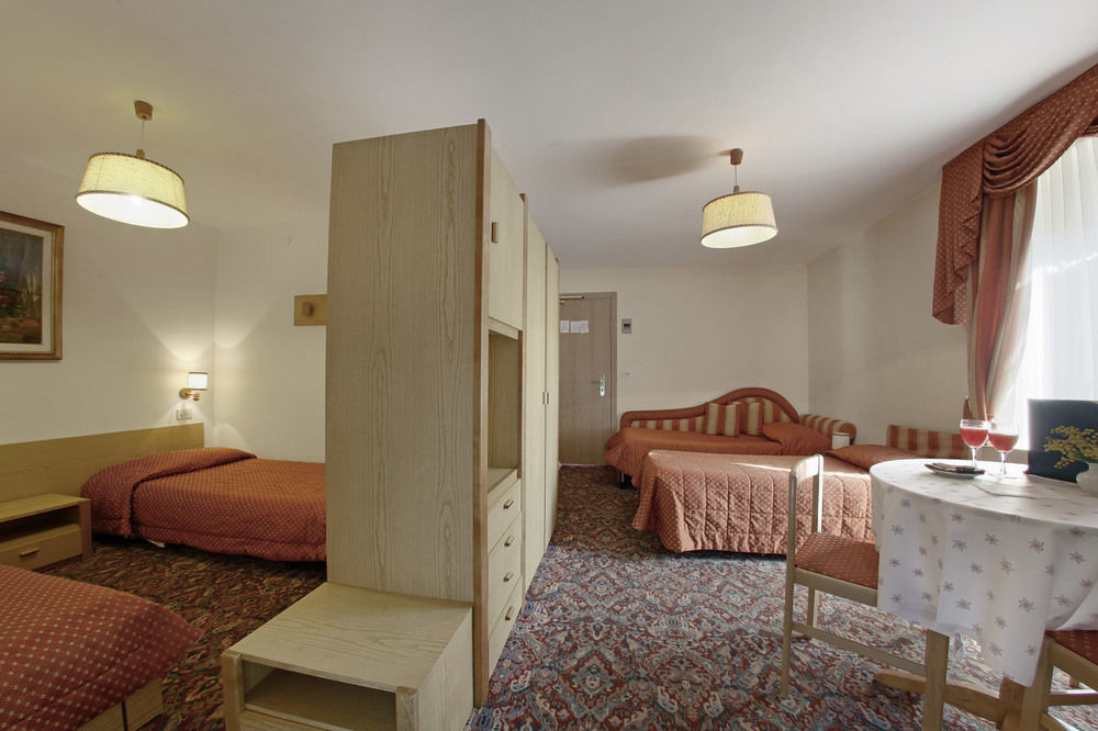 Hotel Touring Predazzo Exteriör bild