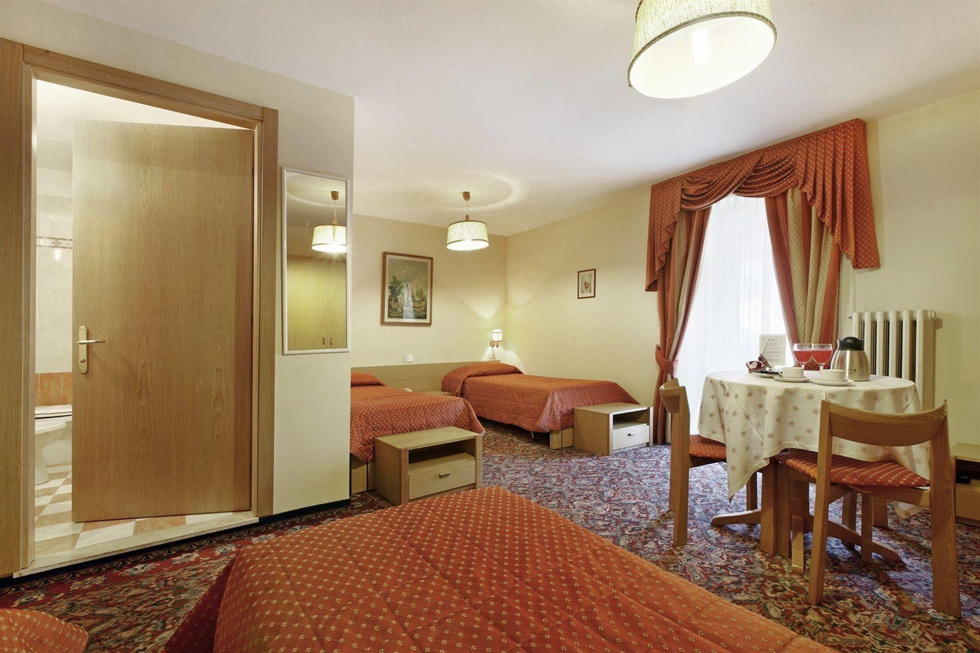 Hotel Touring Predazzo Exteriör bild