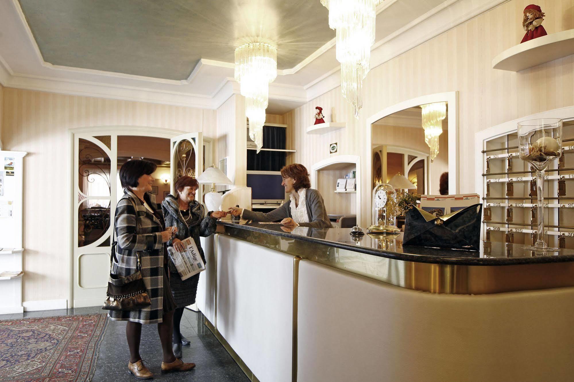 Hotel Touring Predazzo Exteriör bild
