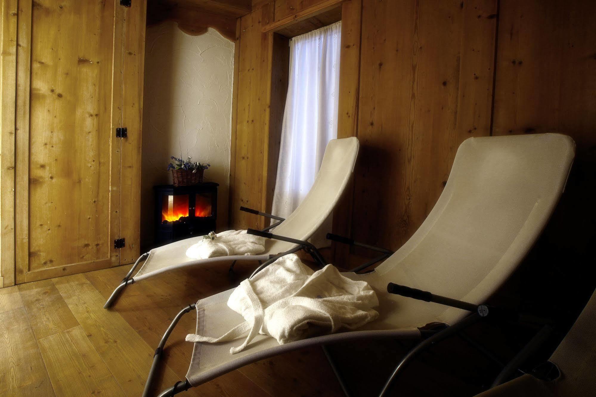 Hotel Touring Predazzo Exteriör bild